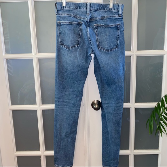 EUC Men’s Size 30 X 34, Old Navy Relaxed Slim Built- In Flex Distressed Jeans - Picture 3 of 14